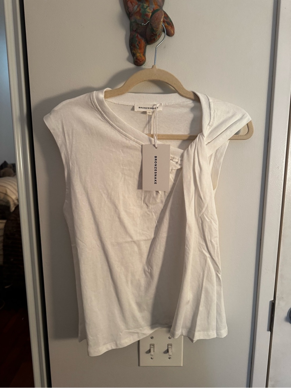 Bronze Snake White Knot-Shoulder Muscle Tee